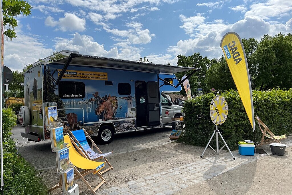 US-Campmobil im ADAC Reisebüro Brand, Station am Wöhrder See Nürnberg